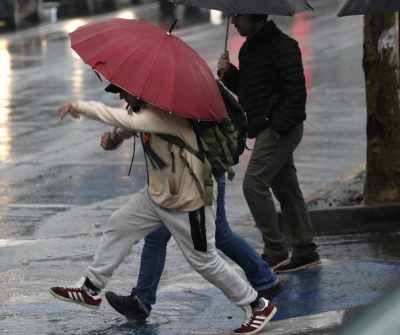 ¡Atención! Suspenden clases en varias regiones por intenso sistema frontal