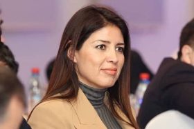 FOTO | Karen Rojo regresa a Chile para cumplir condena por fraude al Fisco: Fue captada durante vuelo tras extradición