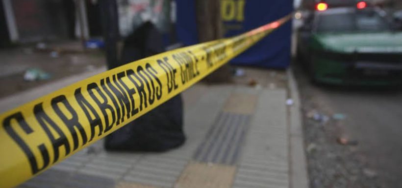 ¿Cómo llegó hasta ahí? Auto terminó dentro de estación del tren en Viña y dejó una víctima fatal