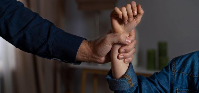 Brutal caso de VIF en Villa Alemana: Adolescente intentó proteger a su madre de agresión y fue atacado por su propio padre