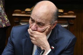Quiroz suma flanco en polémica por plan contra la “permisología”: Favoreció a empresa que lo tuvo como consultor