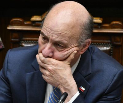 Quiroz suma flanco en polémica por plan contra la “permisología”: Favoreció a empresa que lo tuvo como consultor
