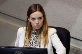 Duro revés para la Fiscalía en investigación contra Camila Flores: Quedaron con menos margen para revisar sus dispositivos
