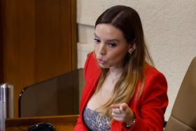 “Estoy perdiendo como $80 millones”: Destapan chat de Camila Flores que puso bajo lupa nuevas cifras a indagar