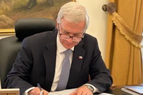 Kast promulga Ley de Reconstrucción en medio de emergencia por aluvión en Las Condes: "Chile sigue avanzando en lo urgente”