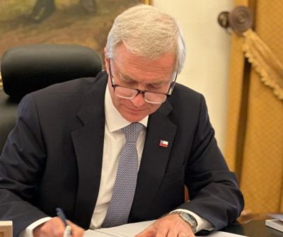 Kast promulga Ley de Reconstrucción en medio de emergencia por aluvión en Las Condes: "Chile sigue avanzando en lo urgente”