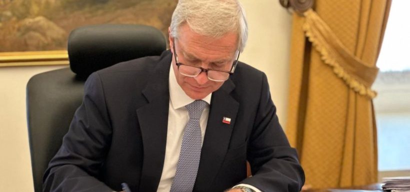 Kast promulga Ley de Reconstrucción en medio de emergencia por aluvión en Las Condes: "Chile sigue avanzando en lo urgente”