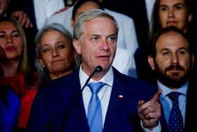 Kast resta importancia a las encuestas y defiende su forma de gobernar: “Nosotros hablamos más de hechos y no de palabras”