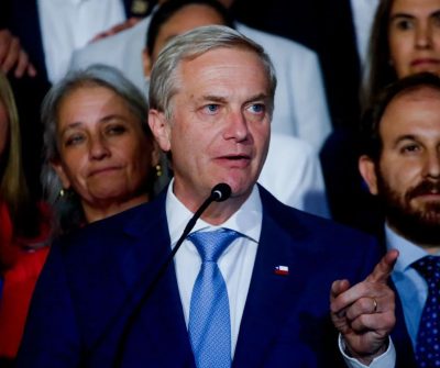 Kast resta importancia a las encuestas y defiende su forma de gobernar: “Nosotros hablamos más de hechos y no de palabras”