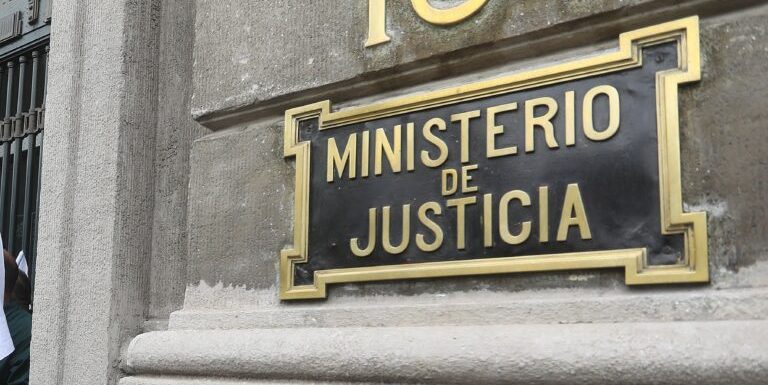 asesora Ministerio de Justicia hija ministro